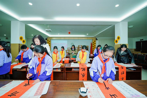 重庆银行走进永川海棠小学开展爱心公益活动